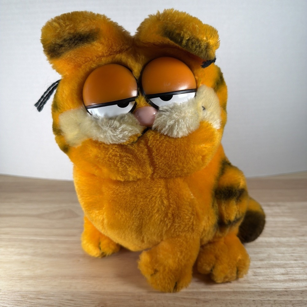 VTG United Feature  Syndicate Inc. Garfield Plush 8.5"  Cartoon Cat 1981